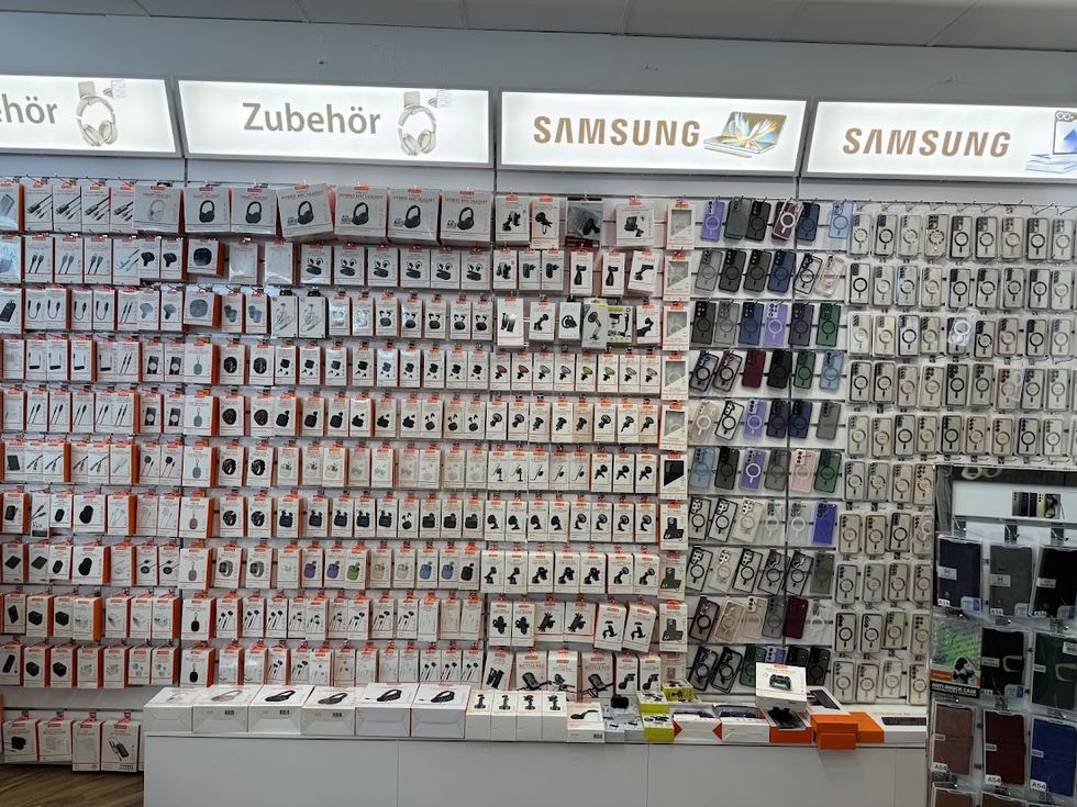 Phone Empire Grevenbroich: Einblick in den Laden (2)
